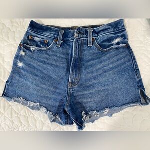 Abercrombie and Fitch Annie high rise short size 26